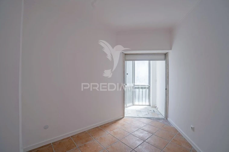 Apartamento T2 para Venda em Algueirão-Mem Martins Foto 16