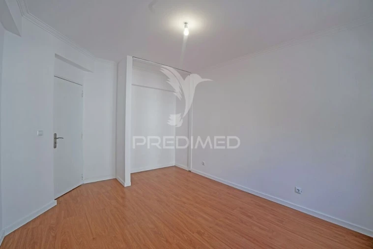 Apartamento T2 para Venda em Algueirão-Mem Martins Foto 12