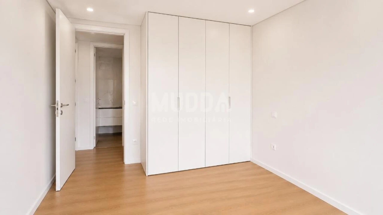 Apartamento T2 para Venda em Espinho Foto 7