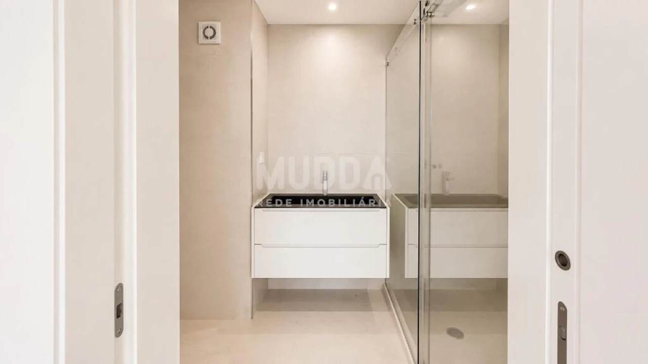 Apartamento T2 para Venda em Espinho Foto 5