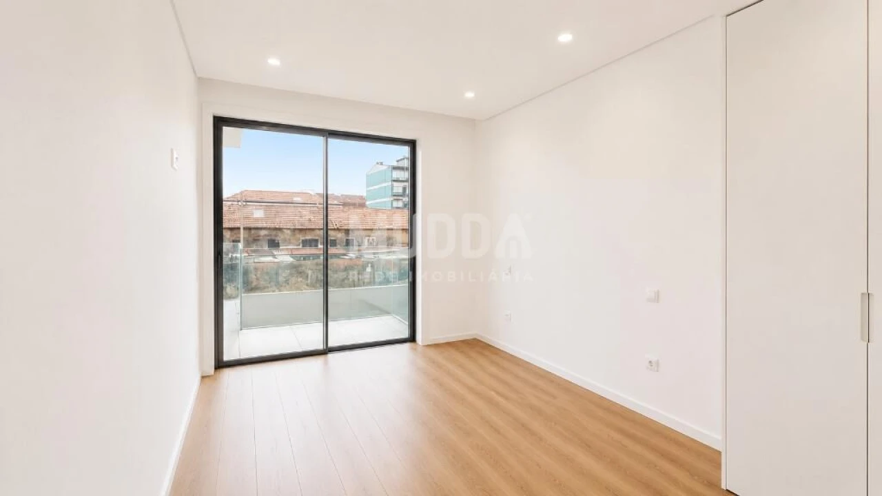 Apartamento T2 para Venda em Espinho Foto 3