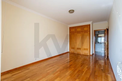 Apartamento T3 para Venda em Oeiras e São Julião da Barra, Paço de Arcos e Caxias
