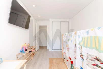 Apartamento T3 para Arrendamento em Charneca de Caparica e Sobreda