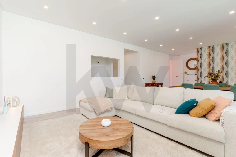 Apartamento T3 para Arrendamento em Charneca de Caparica e Sobreda Foto 40