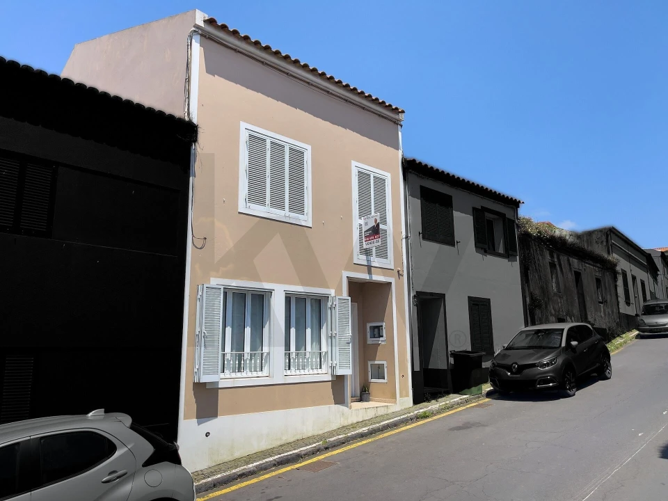 Moradia T5 para Venda em Fajã de Cima Foto 2