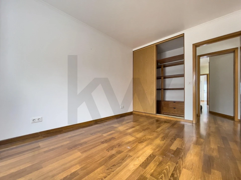 Moradia T5 para Venda em Fajã de Cima Foto 8