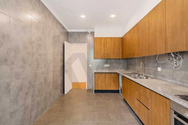 Apartamento T4 para Arrendamento em Avenidas Novas Foto 12