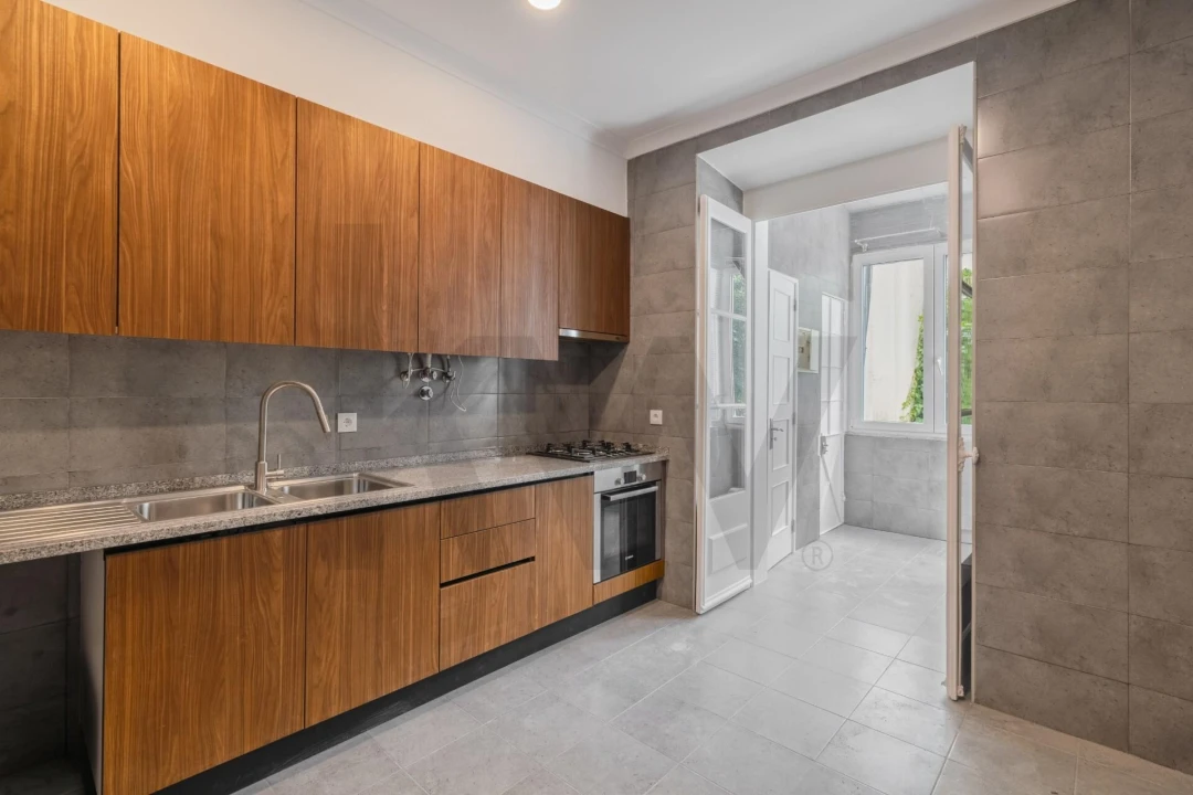 Apartamento T4 para Arrendamento em Avenidas Novas Foto 13