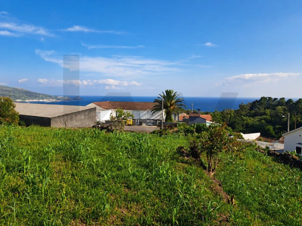 Terreno para Venda em Lajes do Pico Foto 3