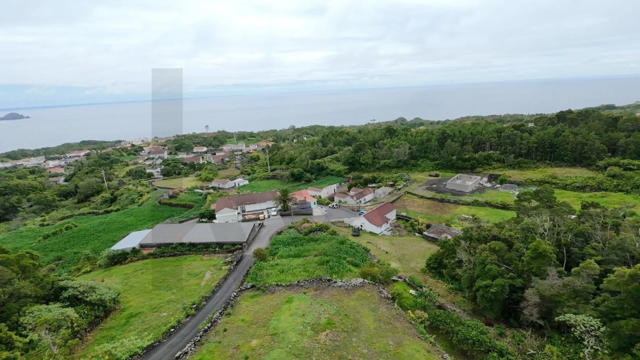 Terreno para Venda em Lajes do Pico Foto 9