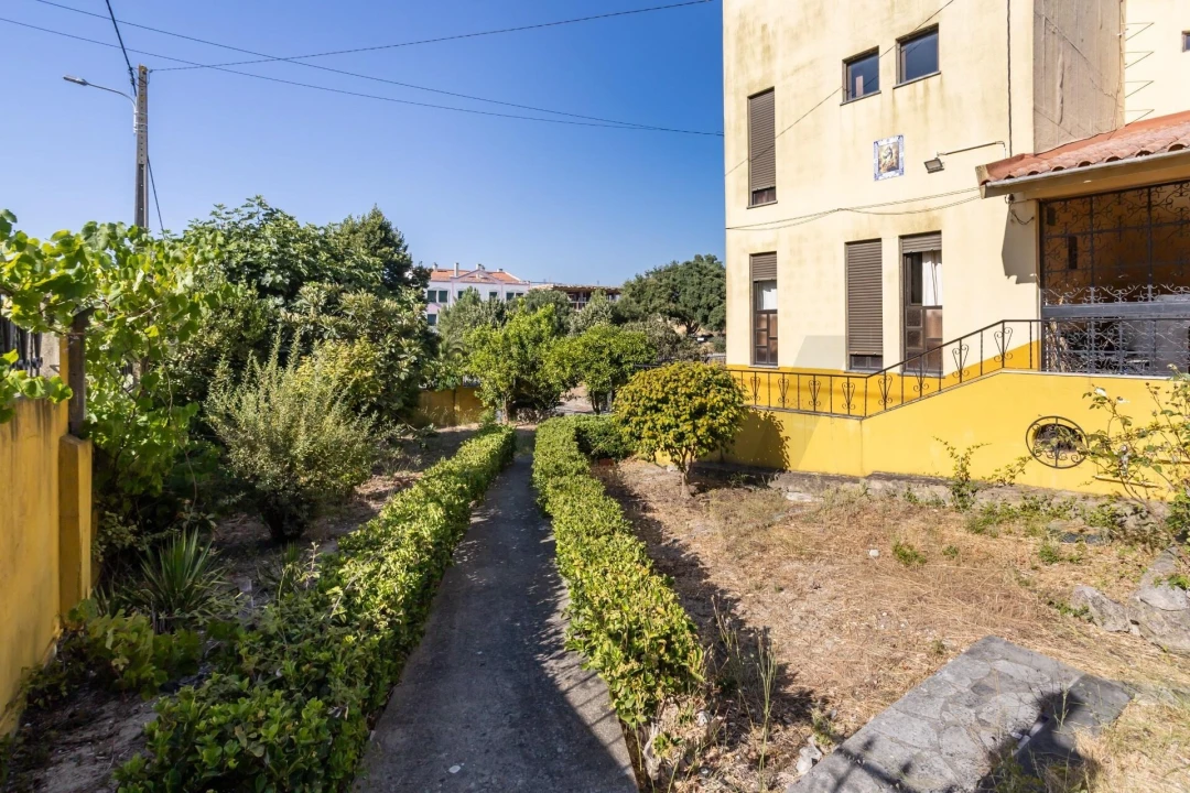 Moradia T4 para Venda em Fernao Ferro Foto 47