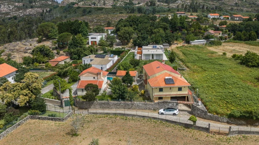Moradia T4 para Venda em Vilar de Mouros Foto 49