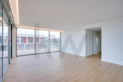 Apartamento T4 para Arrendamento em Queluz e Belas