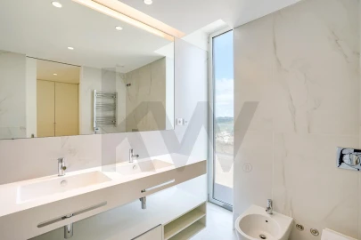 Apartamento T4 para Arrendamento em Queluz e Belas