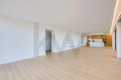 Apartamento T4 para Arrendamento em Queluz e Belas