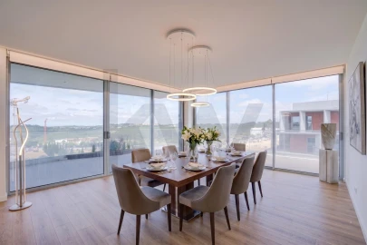 Apartamento T4 para Arrendamento em Queluz e Belas