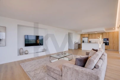 Apartamento T4 para Arrendamento em Queluz e Belas