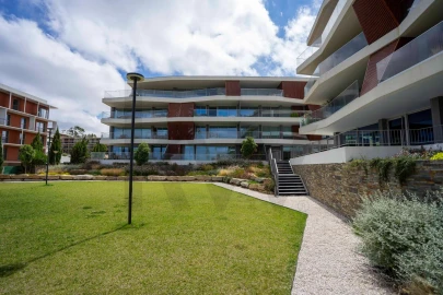 Apartamento T4 para Arrendamento em Queluz e Belas