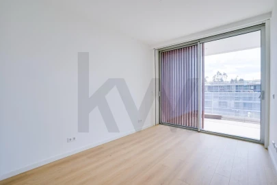 Apartamento T4 para Arrendamento em Queluz e Belas