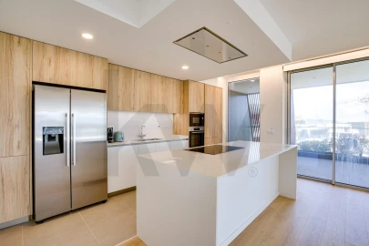 Apartamento T4 para Arrendamento em Queluz e Belas