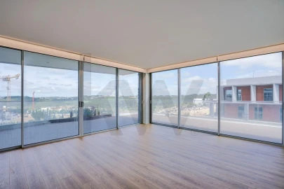 Apartamento T4 para Arrendamento em Queluz e Belas