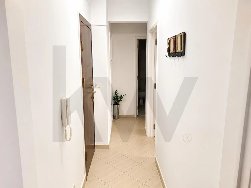 Apartamento T1 para Arrendamento em Santo António Foto 5