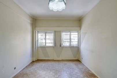 Apartamento T3 para Venda em São Domingos de Benfica