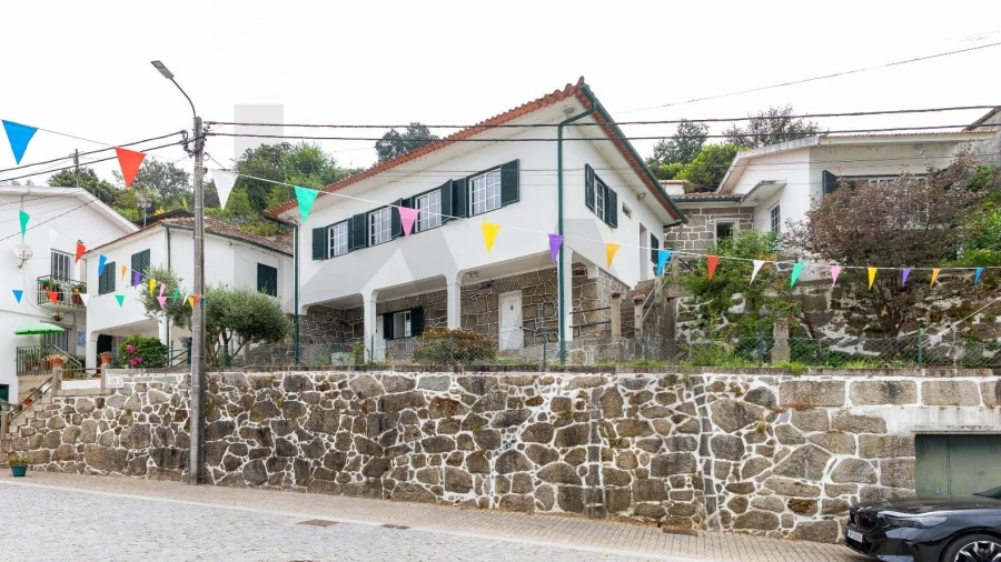 Moradia T5 para Venda em Alpendorada, Várzea e Torrão