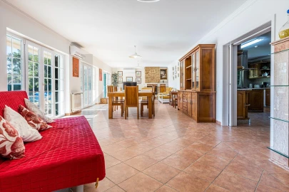 Moradia T4 para Venda em Charneca de Caparica e Sobreda