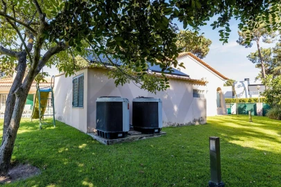 Moradia T4 para Venda em Charneca de Caparica e Sobreda