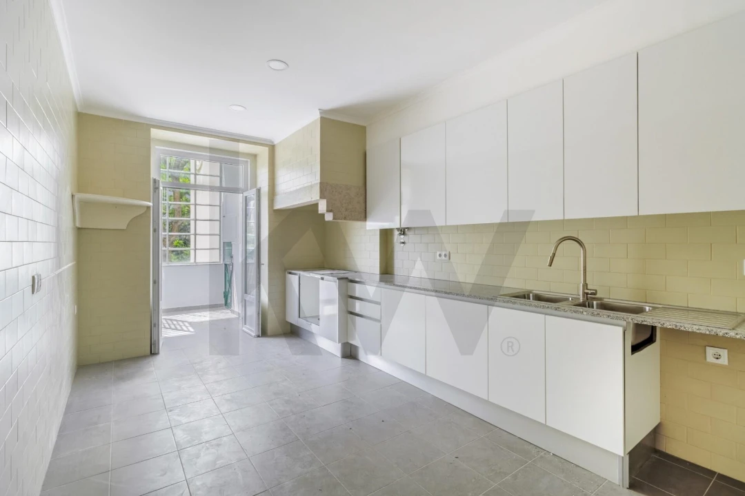 Apartamento T4 para Arrendamento em Avenidas Novas Foto 12