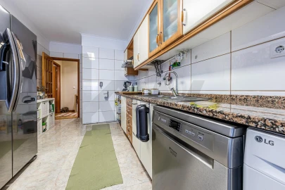 Apartamento T3 para Venda em Ramada e Caneças