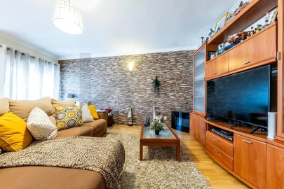 Apartamento T3 para Venda em Ramada e Caneças