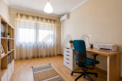 Apartamento T3 para Venda em Ramada e Caneças