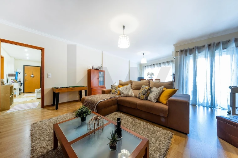 Apartamento T3 para Venda em Ramada e Caneças Foto 3