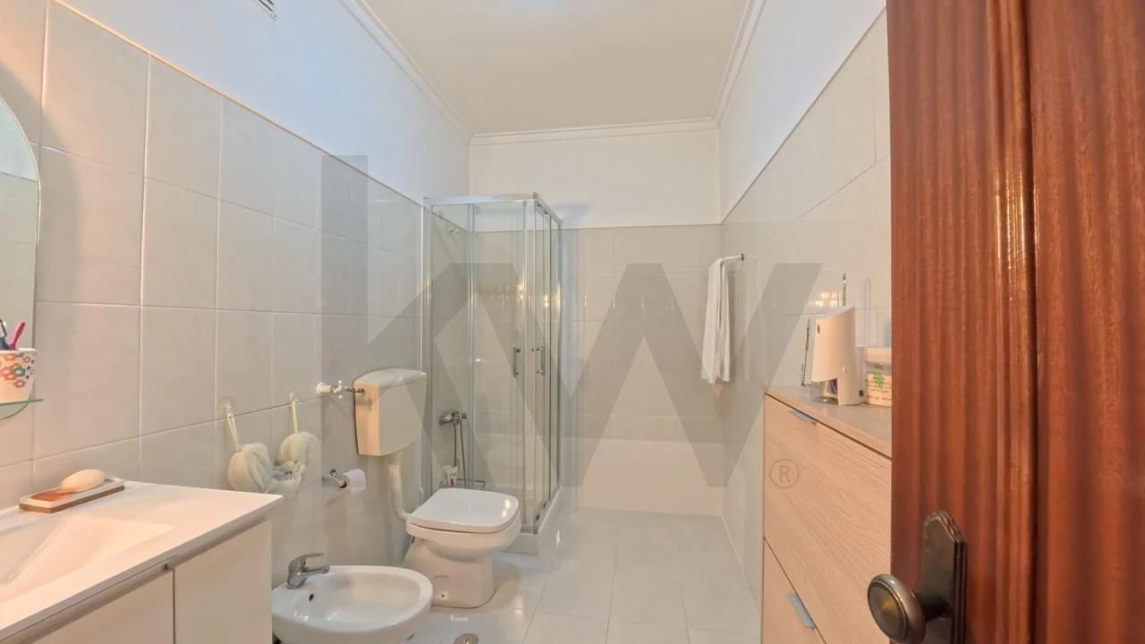 Apartamento T1 para Venda em Algueirão-Mem Martins Foto 12
