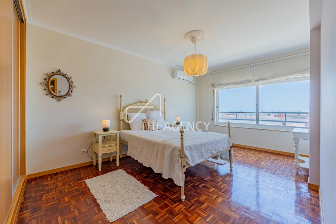 Apartamento T4 para Venda em Quarteira Foto 16