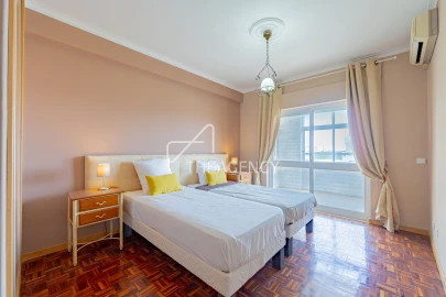 Apartamento T4 para Venda em Quarteira