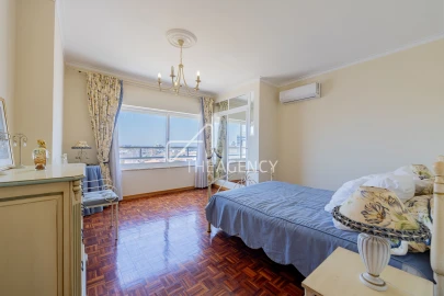 Apartamento T4 para Venda em Quarteira