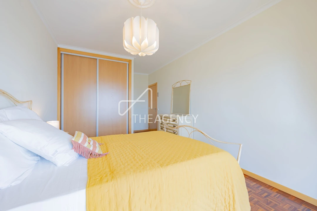 Apartamento T4 para Venda em Quarteira Foto 9