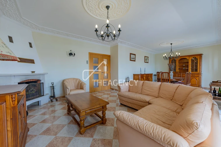 Apartamento T4 para Venda em Quarteira Foto 2