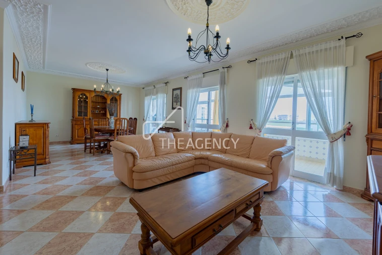 Apartamento T4 para Venda em Quarteira Foto 5