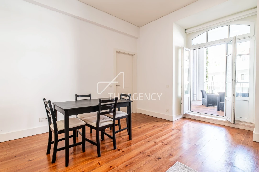 Apartamento T2 para Arrendamento em Santo António Foto 5