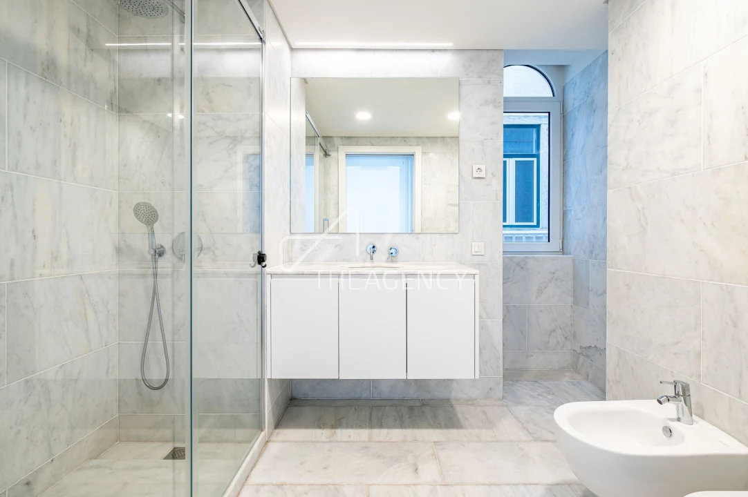 Apartamento T2 para Arrendamento em Santo António Foto 21
