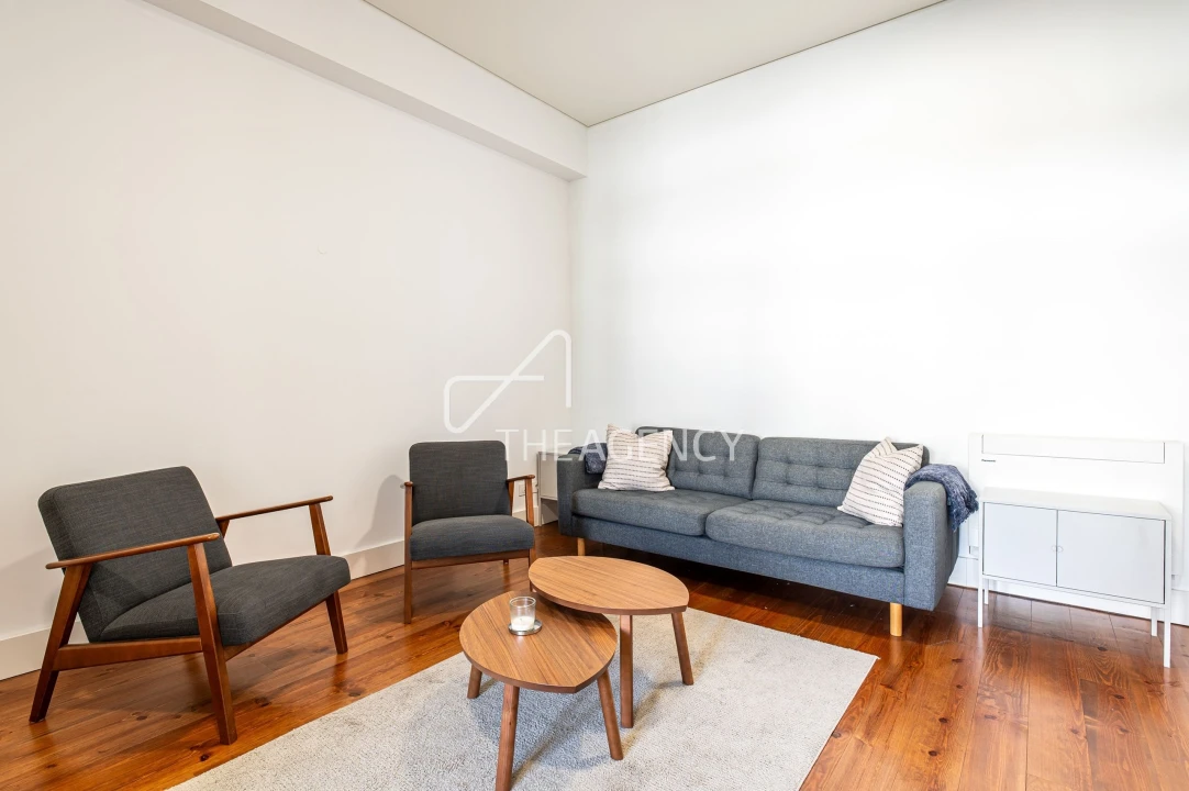 Apartamento T2 para Arrendamento em Santo António Foto 9