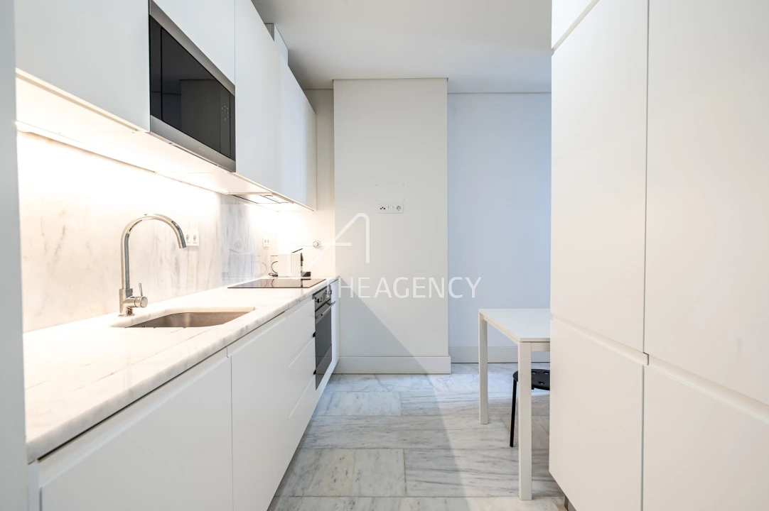 Apartamento T2 para Arrendamento em Santo António Foto 11