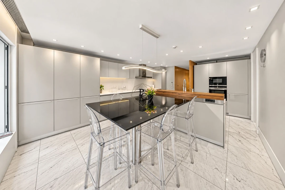 Apartamento T6 para Venda em Santo António Foto 32