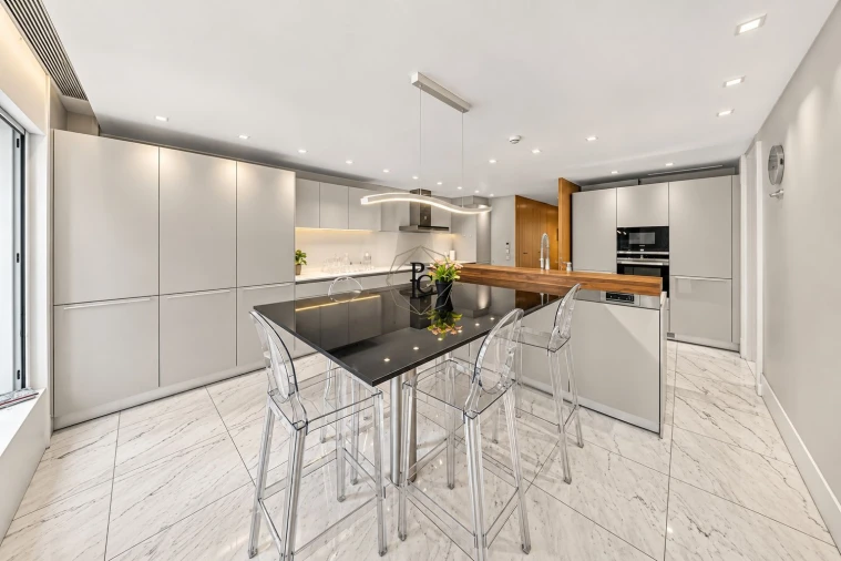 Apartamento T6 para Venda em Santo António Foto 32
