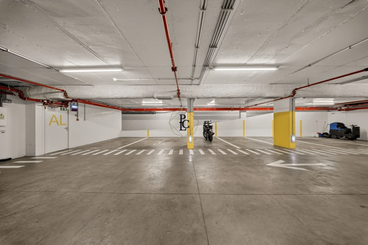 Apartamento T6 para Venda em Santo António Foto 60