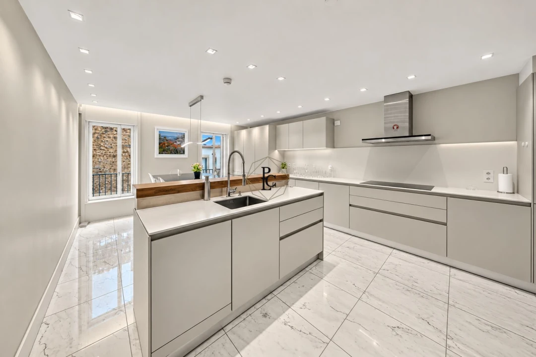 Apartamento T6 para Venda em Santo António Foto 30